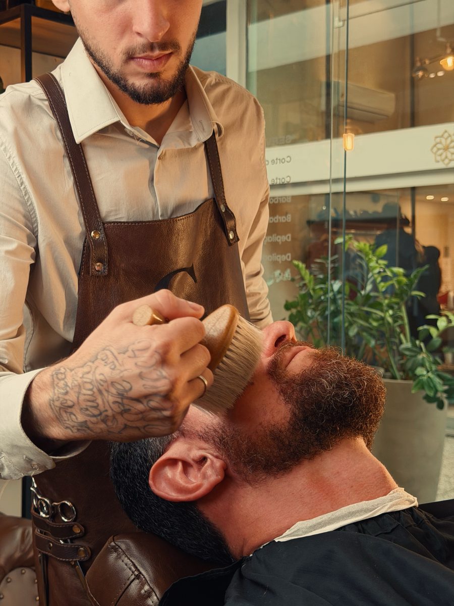 Finalização da barba com escova